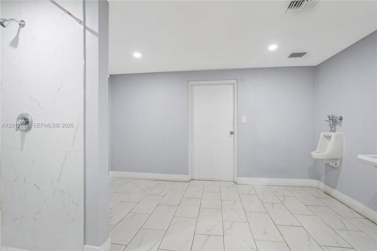 4670 W 13th Ln , Unit 411, Hialeah, FL 33012 Photo