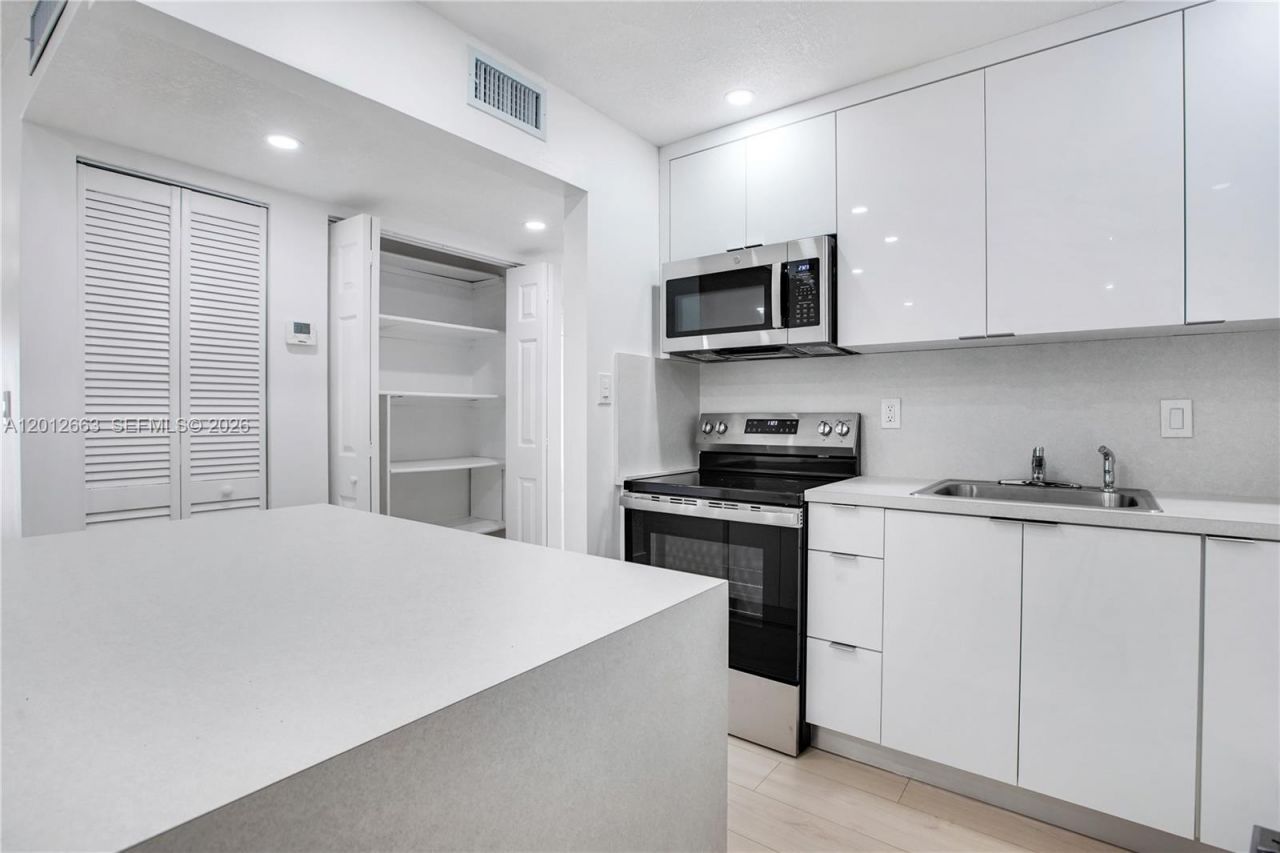 4670 W 13th Ln , Unit 411, Hialeah, FL 33012 Photo