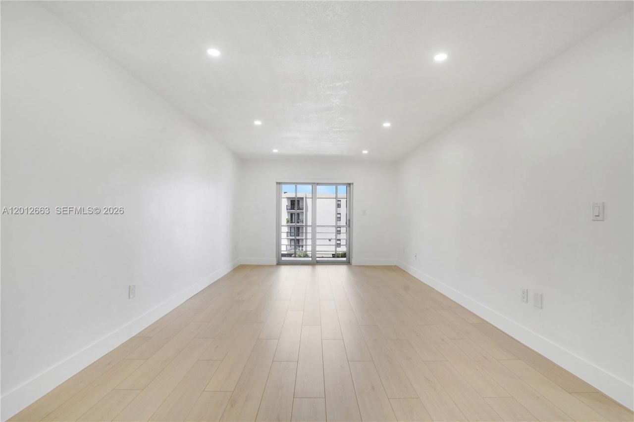 4670 W 13th Ln , Unit 411, Hialeah, FL 33012 Photo