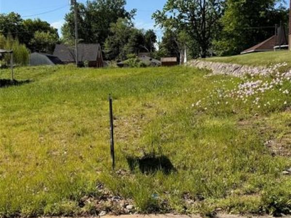 1221 Cousin Street , Cape Girardeau, MO 63701