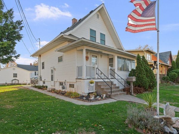 341 W 30th Street , Davenport, IA 52803