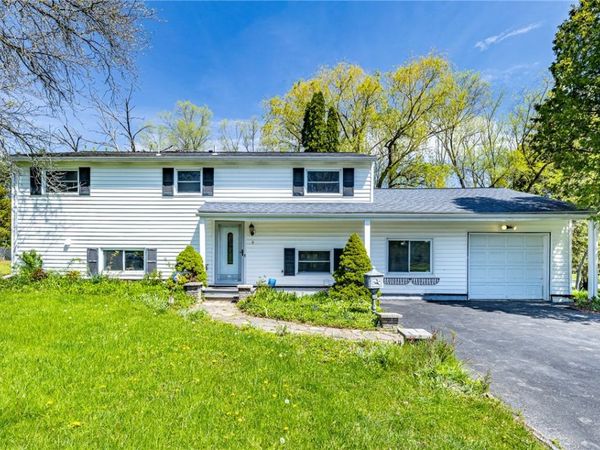 9 Amesbury Road , Rochester, NY 14623