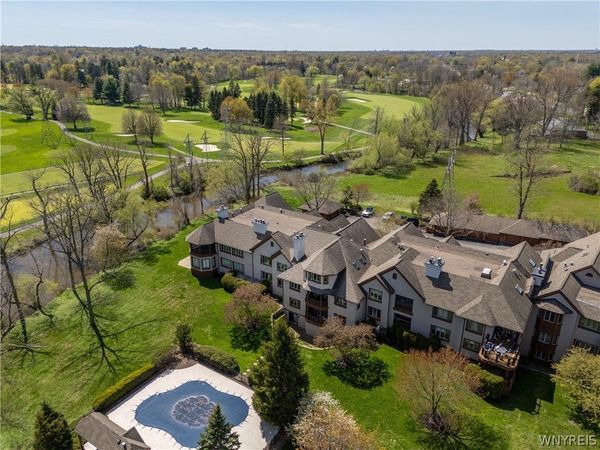 182 Castlebrooke Lane , Williamsville, NY 14221
