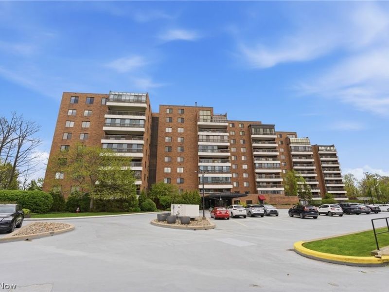 27500 Cedar Road, Unit 808, Beachwood, OH 44122 Photo 1