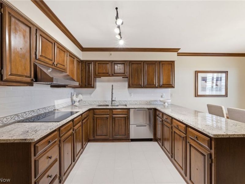 27500 Cedar Road, Unit 808, Beachwood, OH 44122 Photo 8