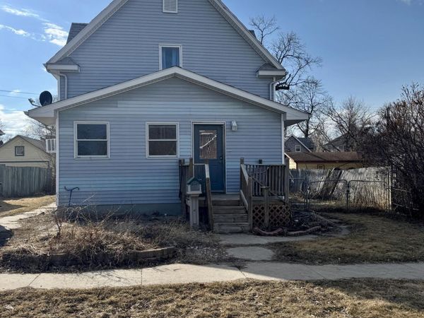 811 4TH Avenue NE, Devils Lake, ND 58301