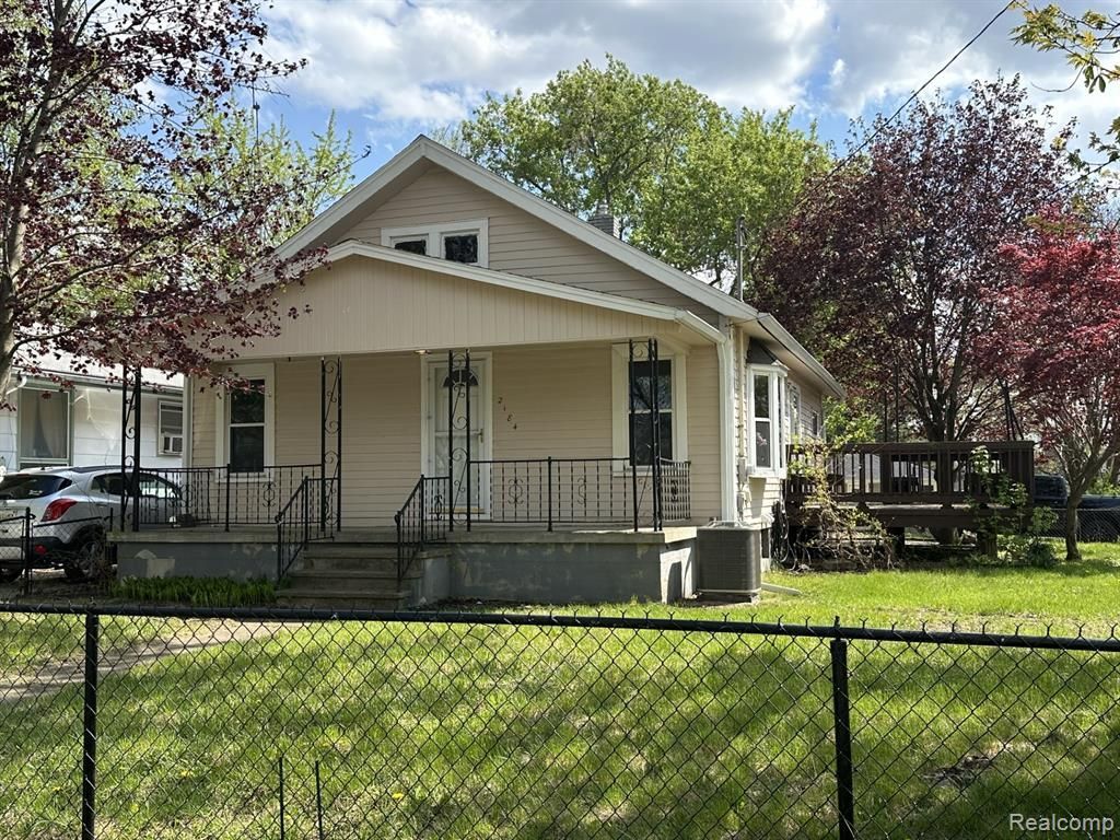 2184 E Schumacher Avenue, Burton, MI 48529 Main Photo