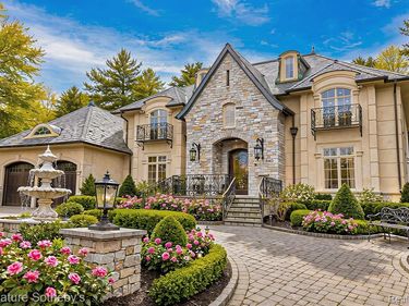 840 Lakeside Drive, Birmingham, MI 48009