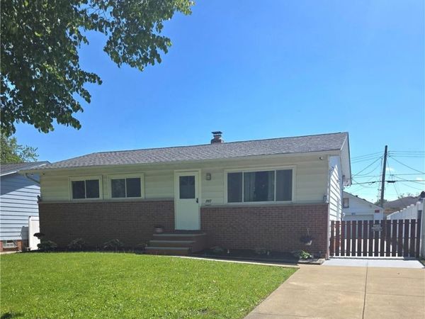 707 Timothy Lane , Cleveland, OH 44109