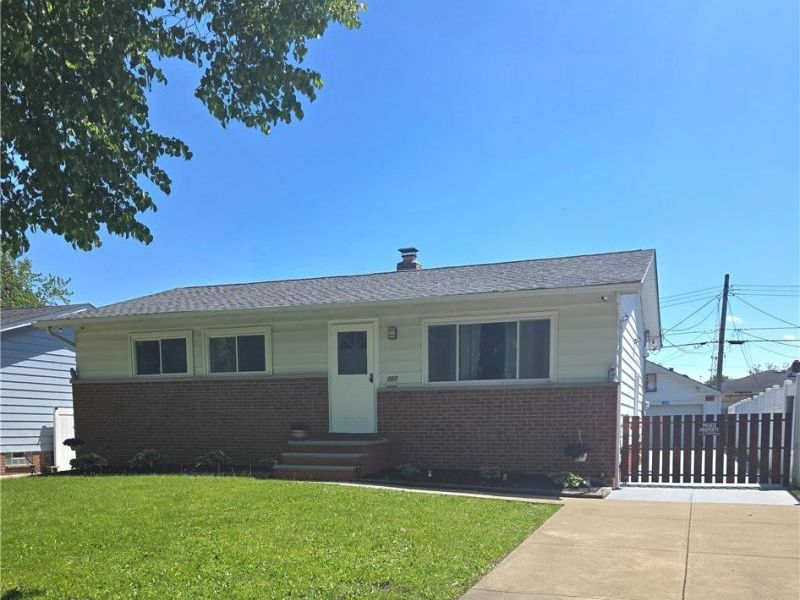 707 Timothy Lane , Cleveland, OH 44109 Photo 1