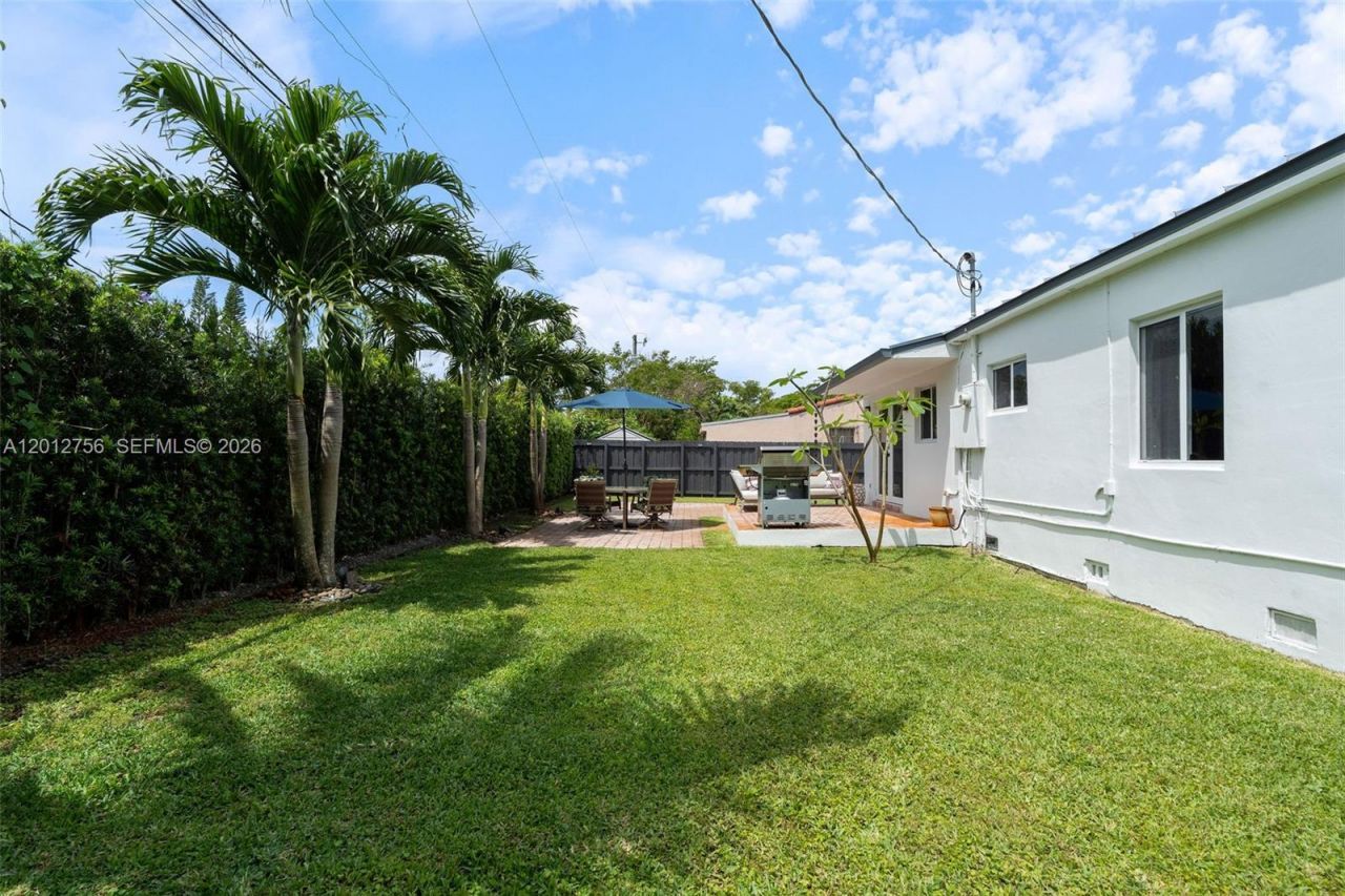 4370 SW 11th St , Miami, FL 33134 Photo
