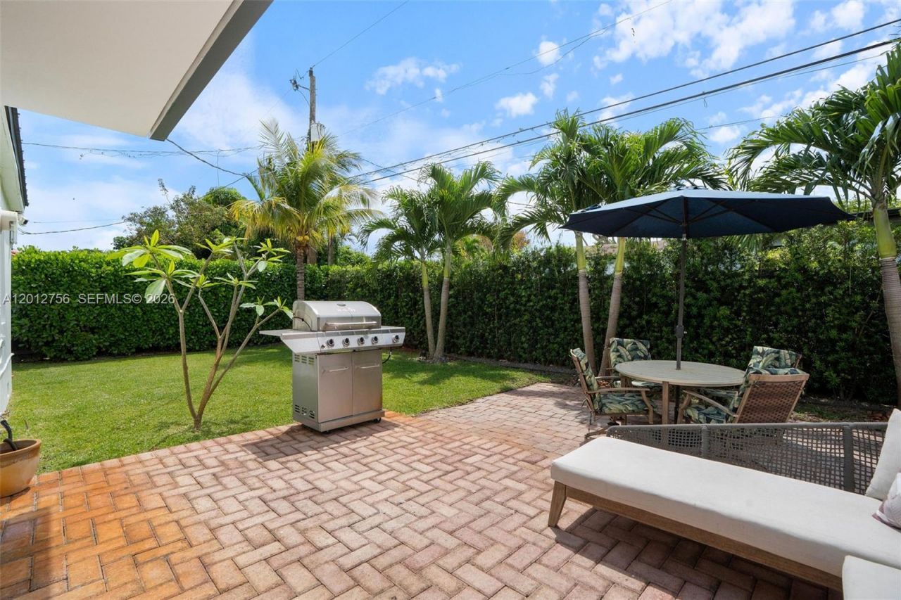 4370 SW 11th St , Miami, FL 33134 Photo