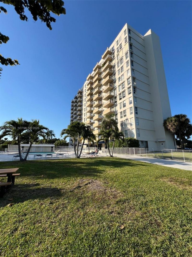 880 NE 69th St , Unit 11M, Miami, FL 33138 Photo