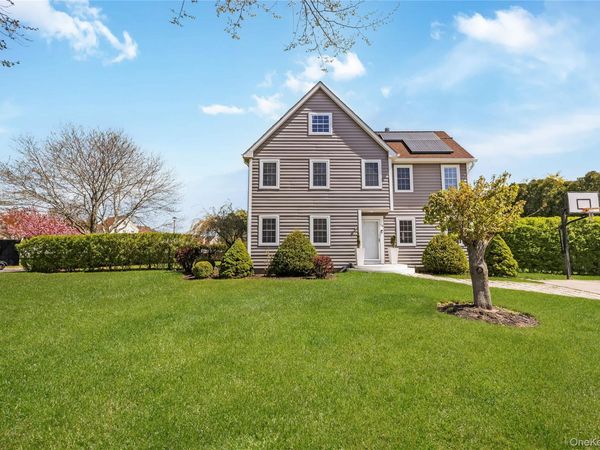 56 Arrowhead Avenue , Riverhead, NY 11901