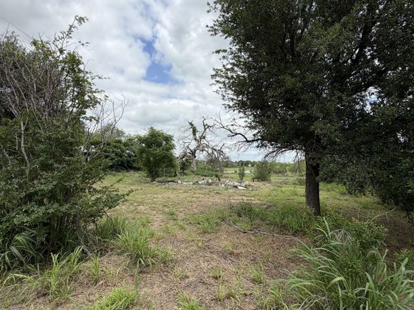 214 COUNTY ROAD 6845, Lytle, TX 78052