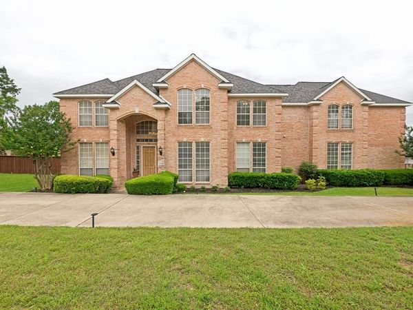 1119 Shallow Bend Drive, DeSoto, TX 75115