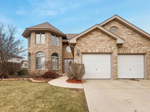520 N Veterans Parkway , Addison, IL 60101