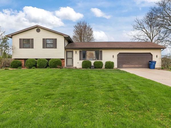 1709 LAKE BREEZE ROAD, Oshkosh, WI 54904