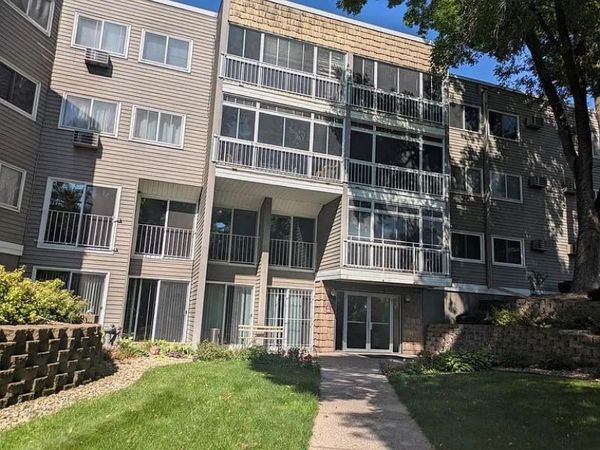 135 Viking Drive E, Unit 220, Little Canada, MN 55117