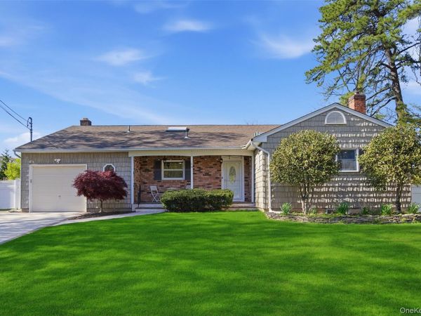 15 7th Avenue , Smithtown, NY 11787