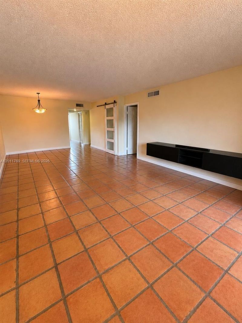 286 Racquet Club Rd, Unit 204, Weston, FL 33326 Photo