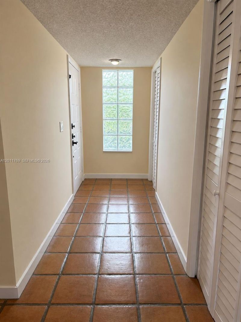 286 Racquet Club Rd, Unit 204, Weston, FL 33326 Photo