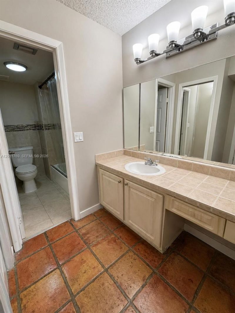 286 Racquet Club Rd , Unit 204, Weston, FL 33326 Photo