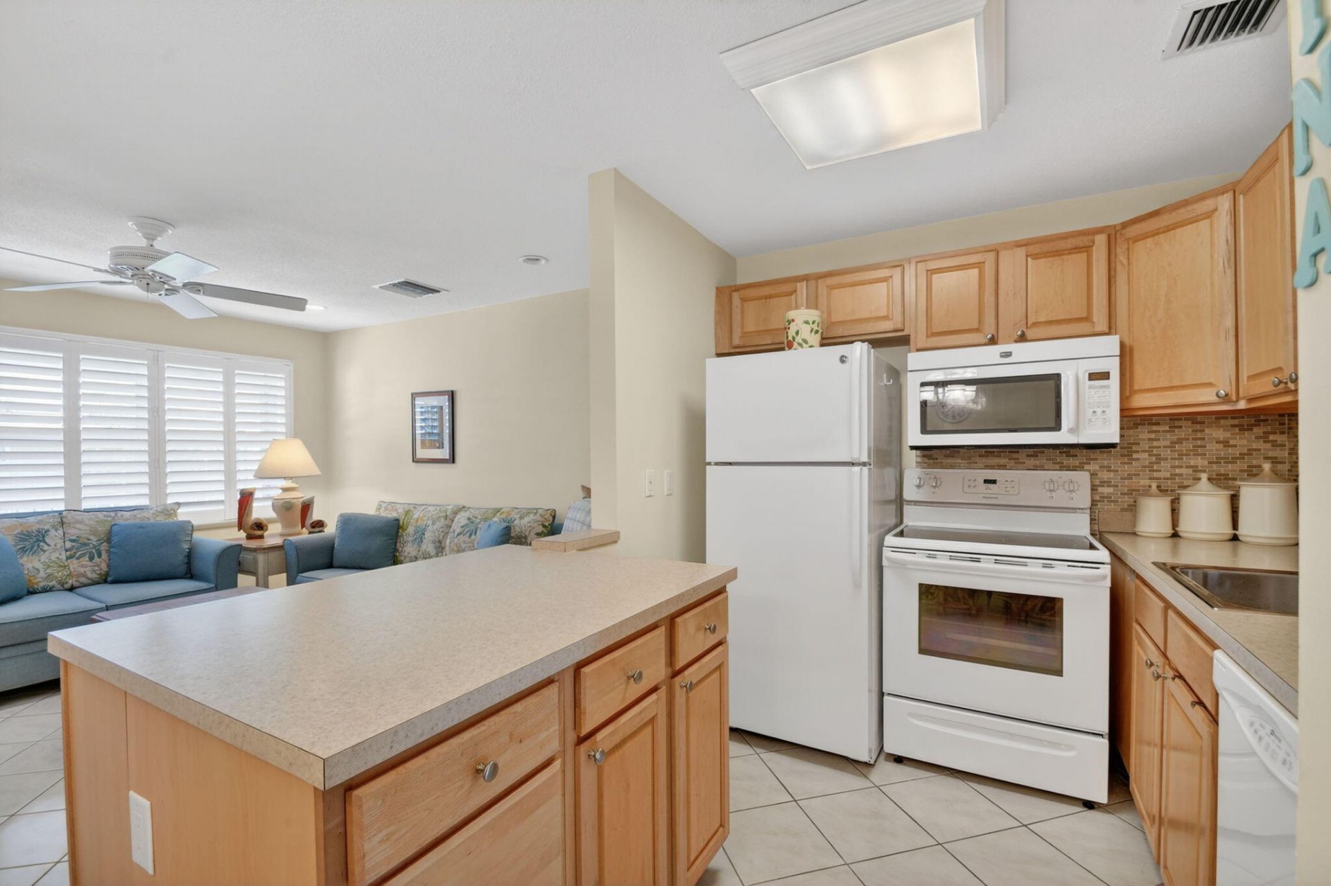 600 Horizon W, Unit 207, Boynton Beach, FL 33435 Photo