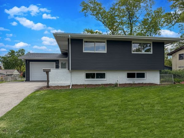 2541 75th Street , Woodridge, IL 60517