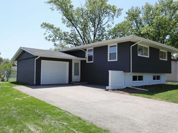 2541 75th Street, Woodridge, IL 60517