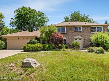 36953 Fox Glen, Farmington Hills, MI 48331