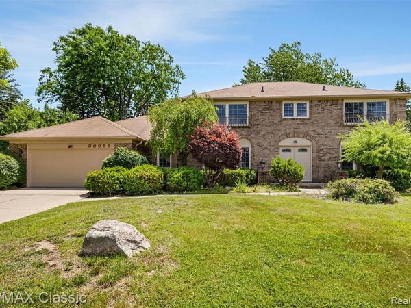 36953 Fox Glen, Farmington Hills, MI 48331
