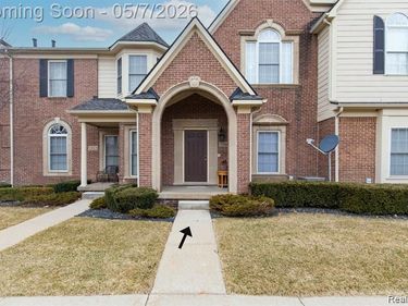 1560 W Lakeview Lane, CANTON, MI 48187