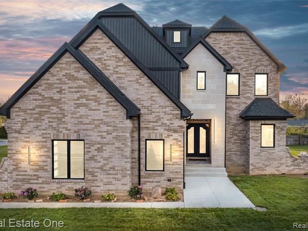 5321 Rochester Road, Troy, MI 48058