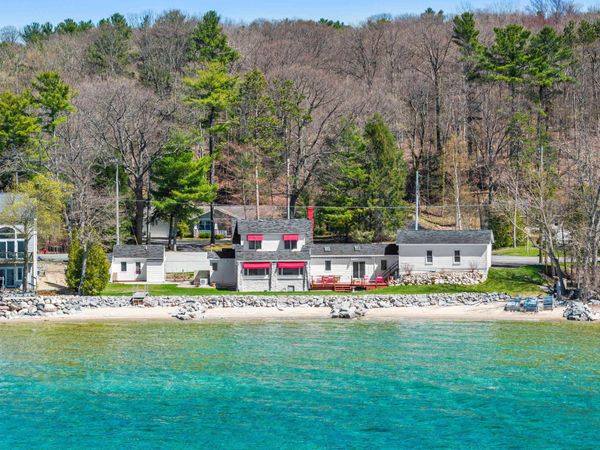7265 Peninsula Drive, Traverse City, MI 49686