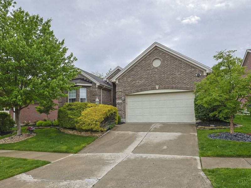 5252 Venetian Way, Hamilton Twp, OH 45152 Photo 2