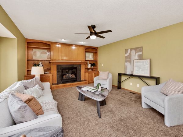 6101 Sharon Circle, Urbandale, IA 50322