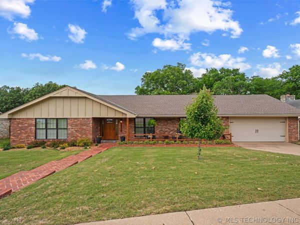 2516 Williamsburg Street S, Bartlesville, OK 74006