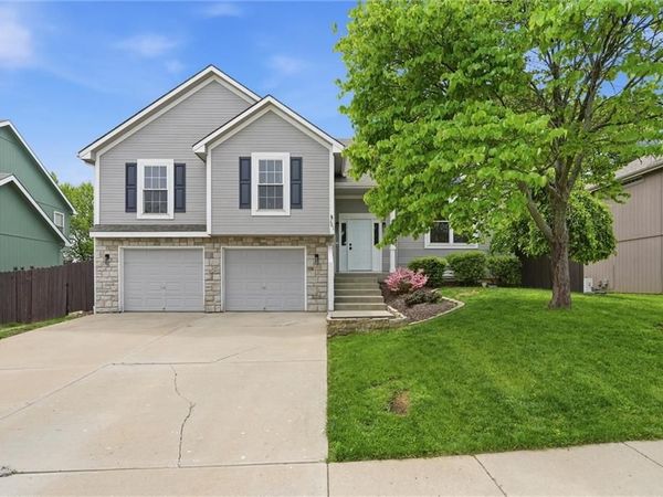 361 Ash Lane, Lansing, KS 66043
