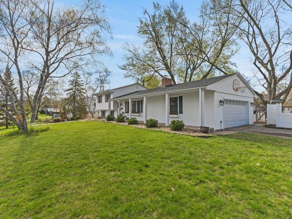 8845 23rd Avenue N, Golden Valley, MN 55427
