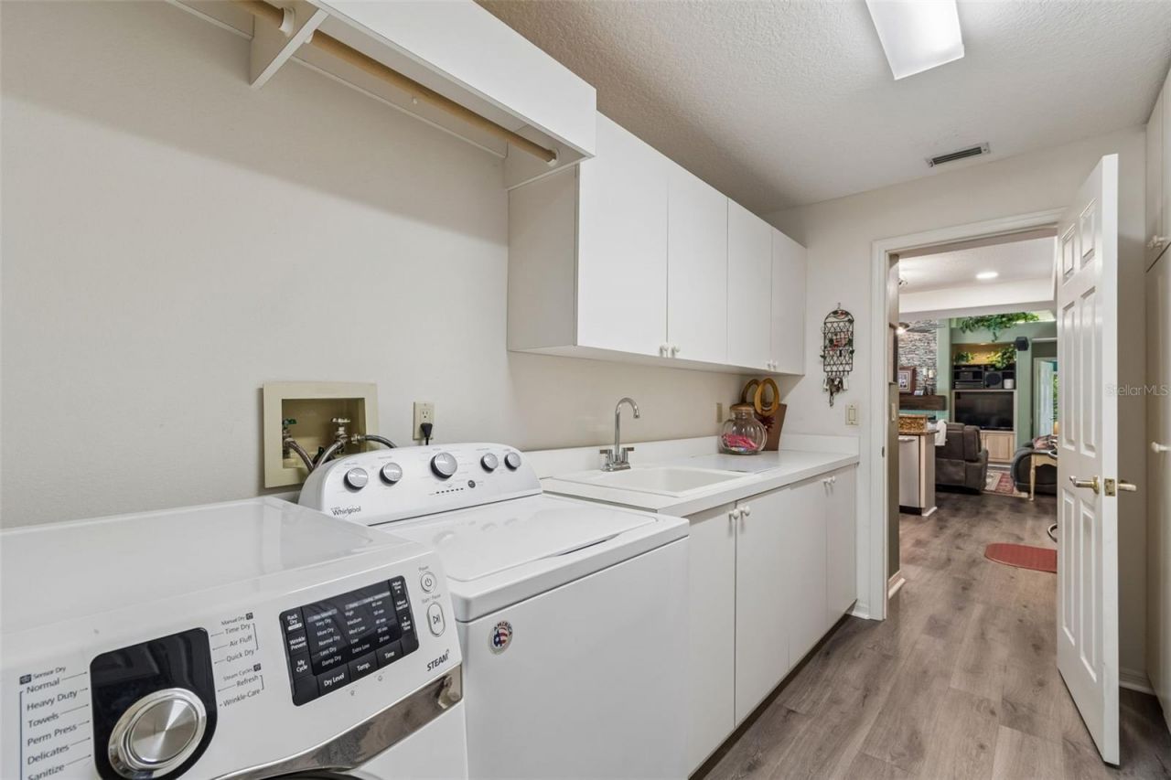 1661 Woodridge Court, Lutz, FL 33559 Photo