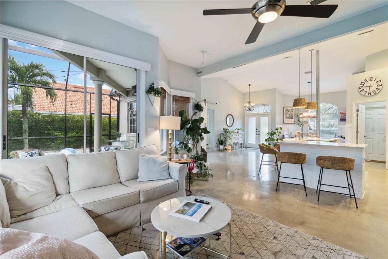 3724 71st Terrace E, Sarasota, FL 34243 Photo