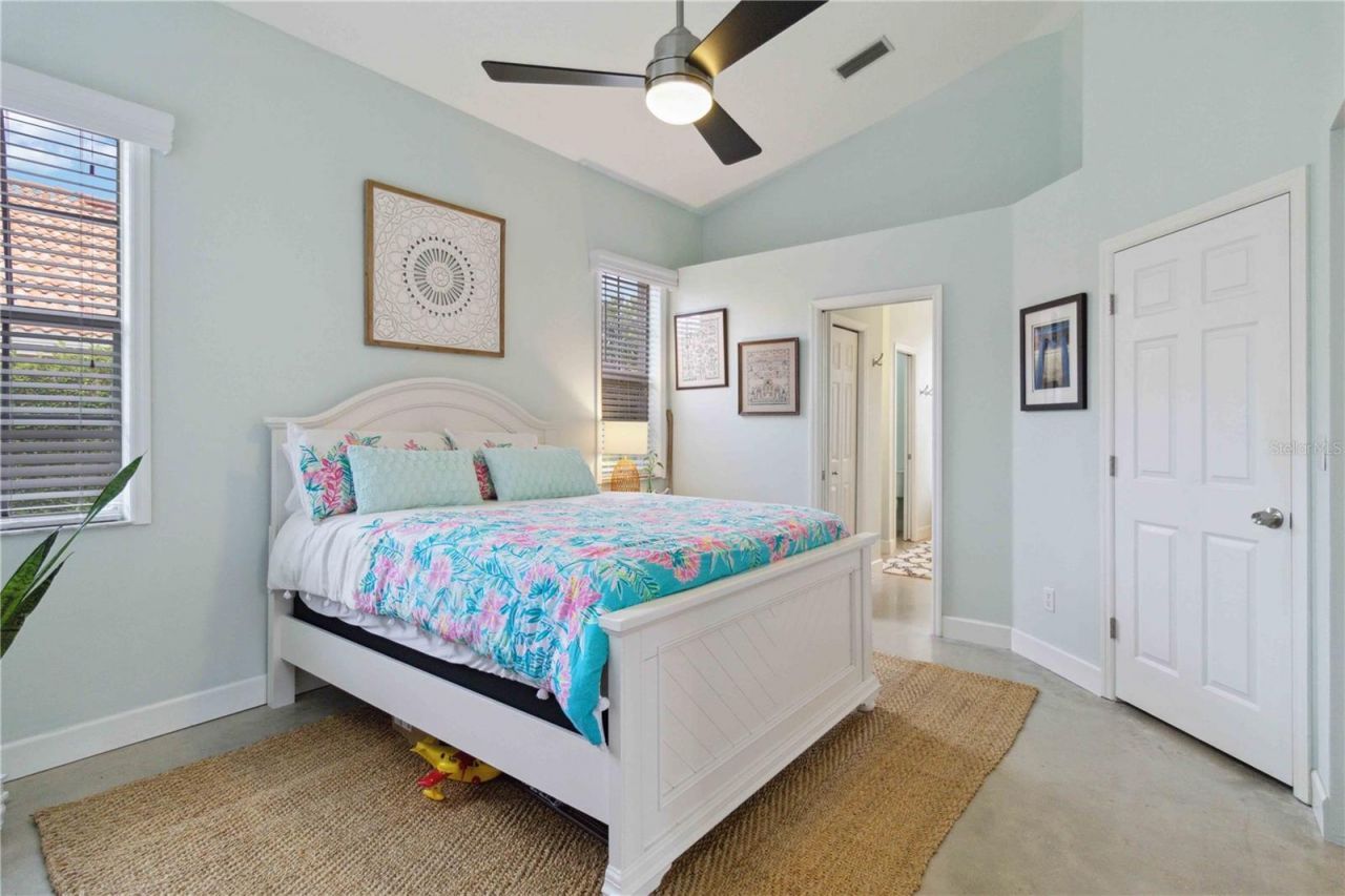 3724 71st Terrace E, Sarasota, FL 34243 Photo