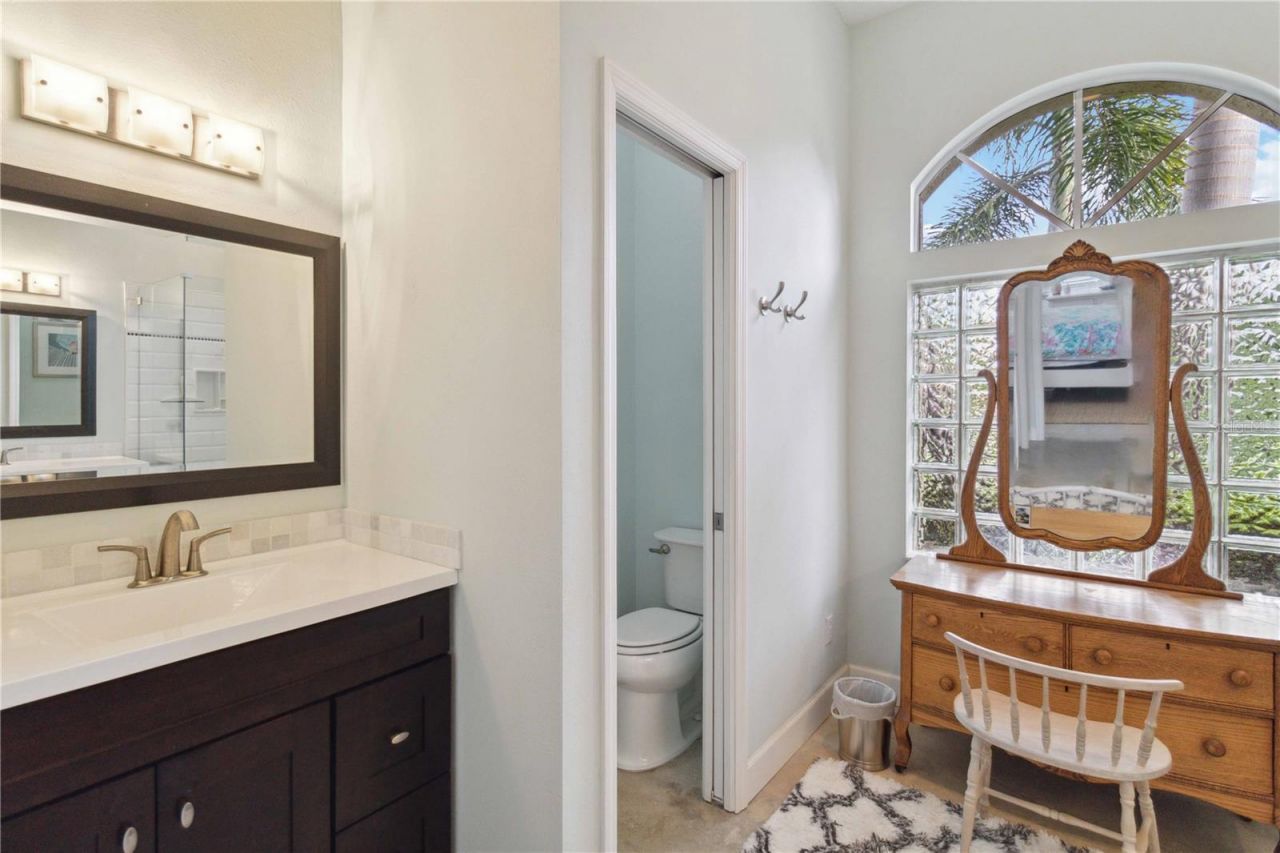 3724 71st Terrace E, Sarasota, FL 34243 Photo