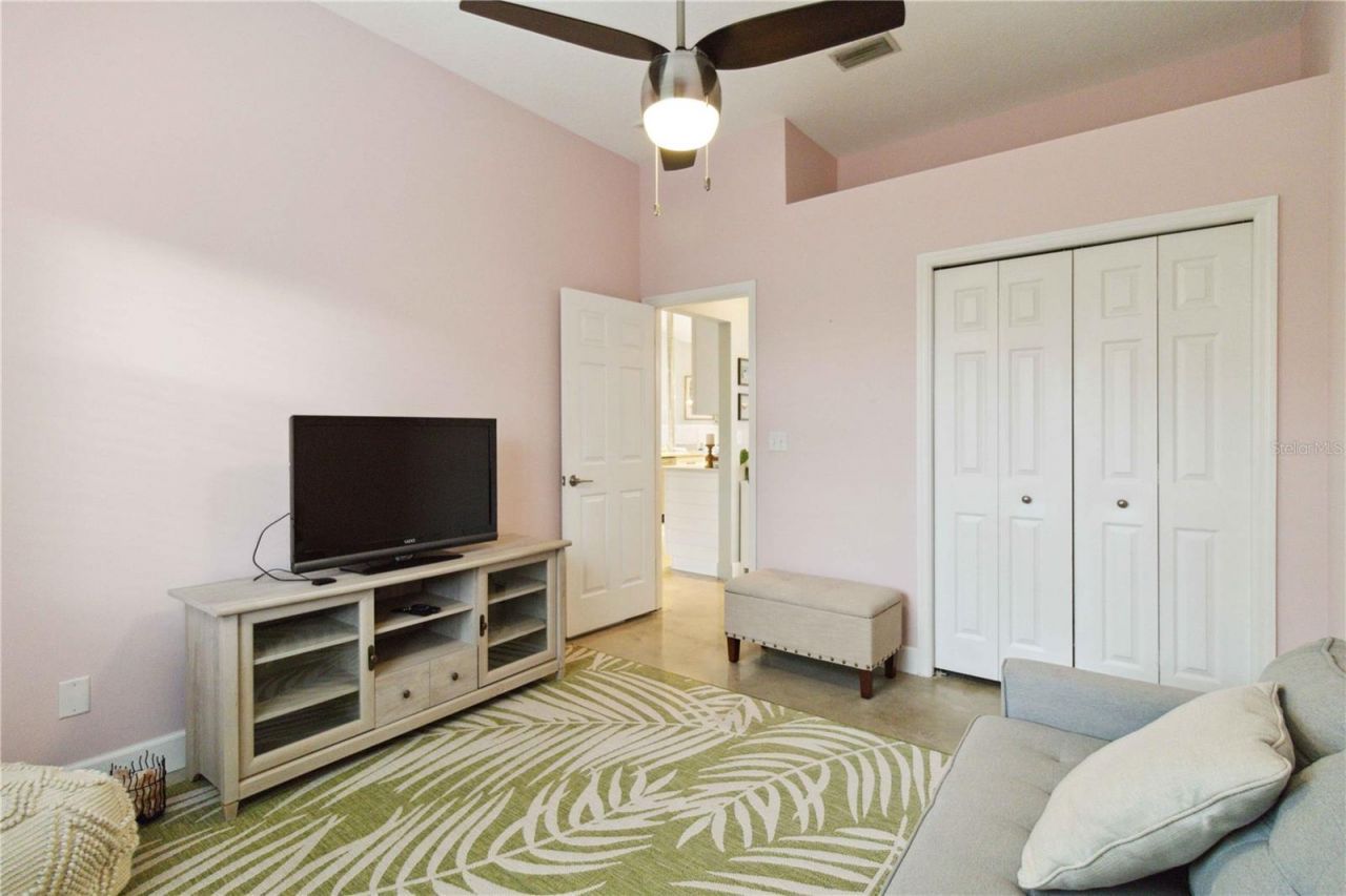 3724 71st Terrace E, Sarasota, FL 34243 Photo