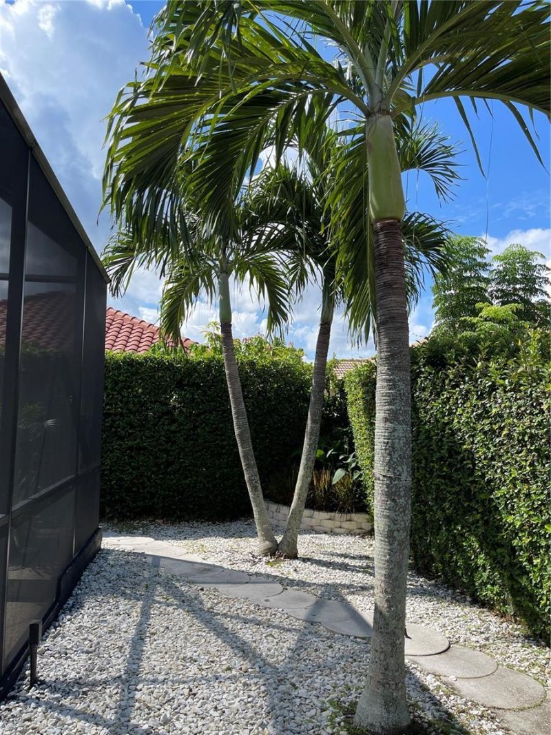 3724 71st Terrace E, Sarasota, FL 34243 Photo