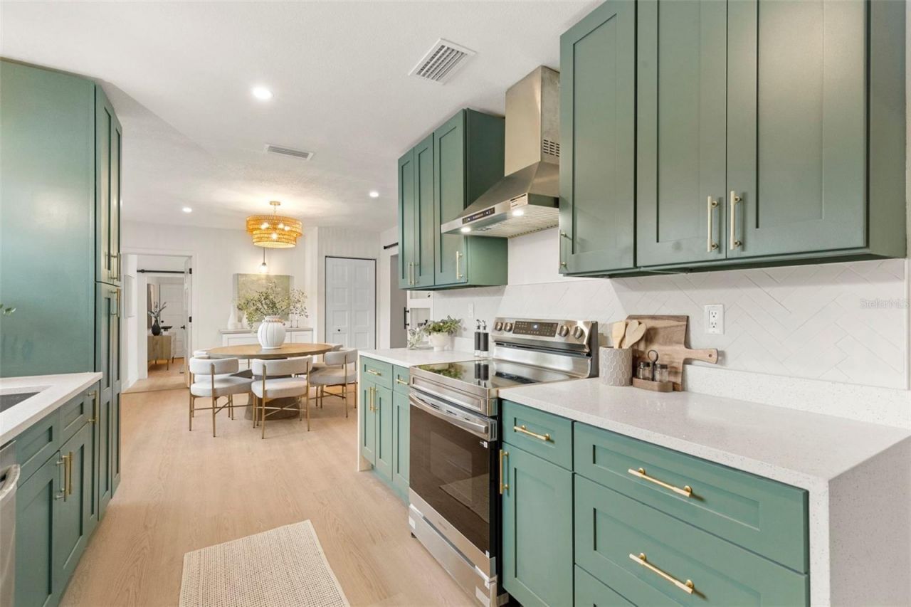 7042 Dartmouth Avenue N, Saint Petersburg, FL 33710 Photo