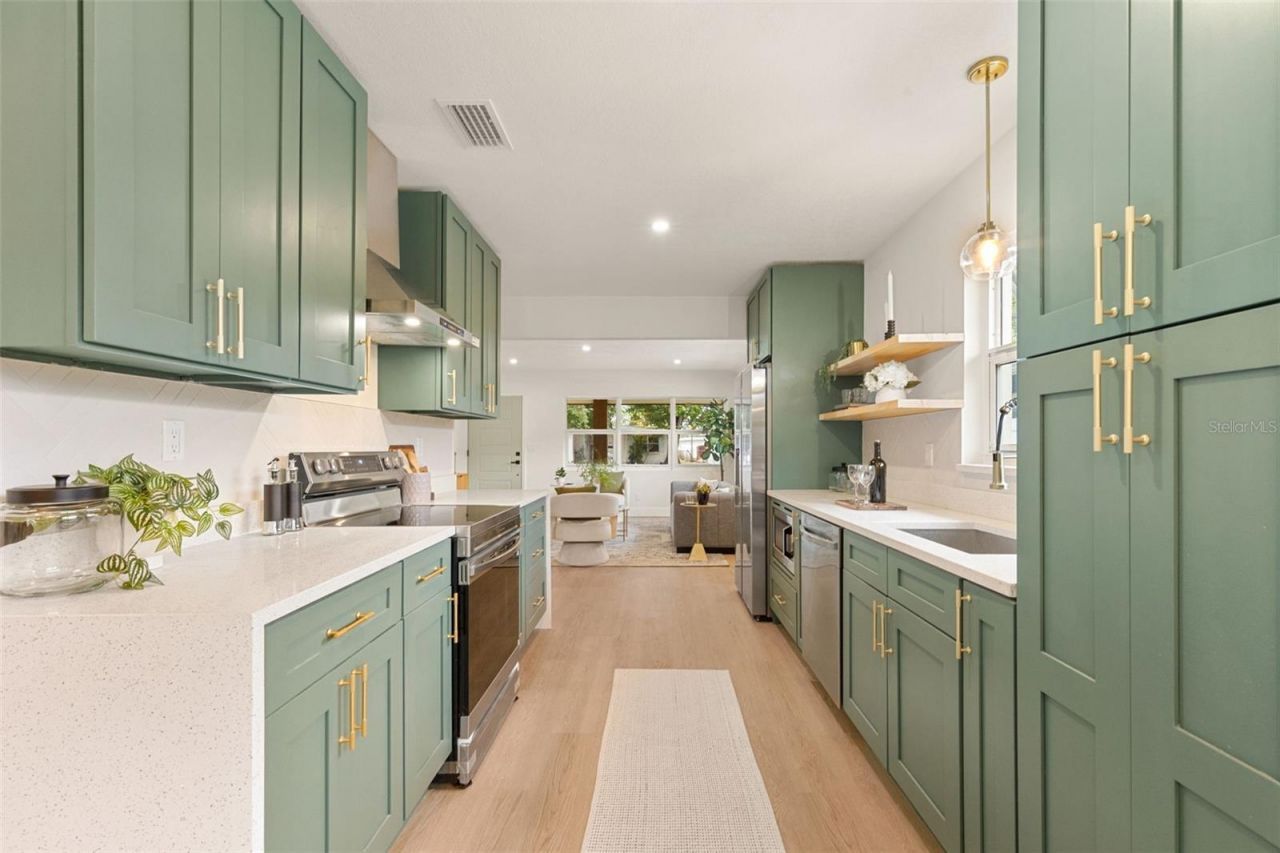 7042 Dartmouth Avenue N, Saint Petersburg, FL 33710 Photo