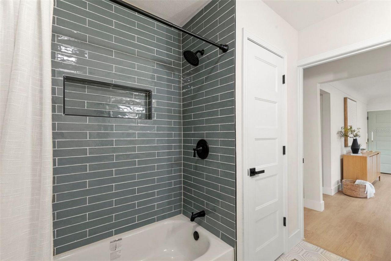 7042 Dartmouth Avenue N, Saint Petersburg, FL 33710 Photo
