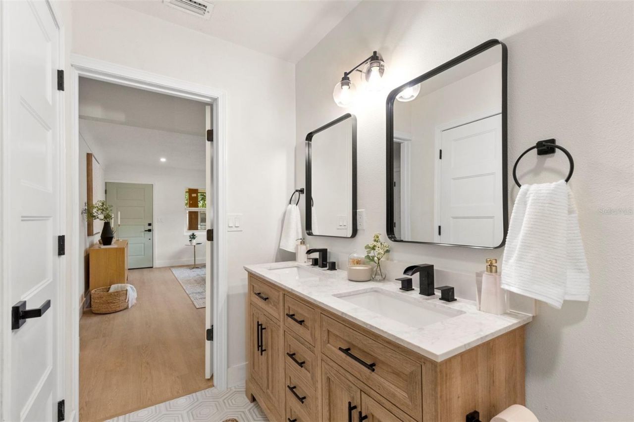 7042 Dartmouth Avenue N, Saint Petersburg, FL 33710 Photo